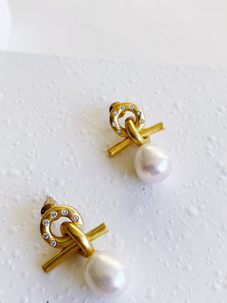 Pearl Gold Earrings.