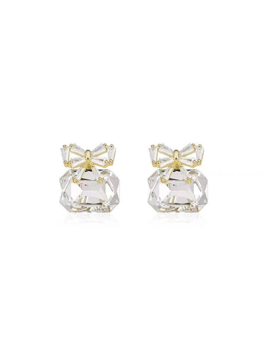 Box Wrap Diamond Stud Earrings.
