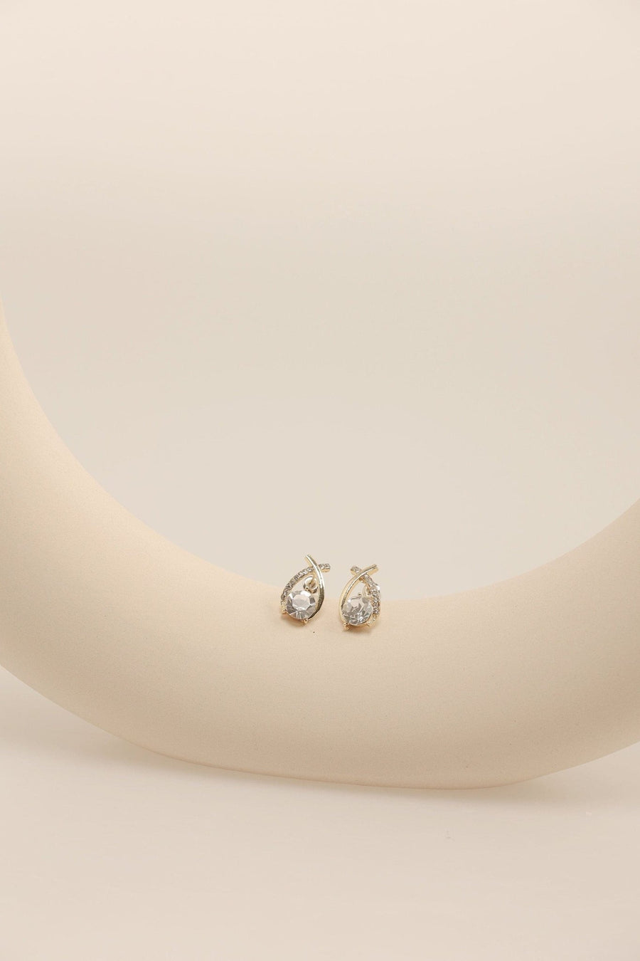 Minimalist Zircon Earrings in Gold.